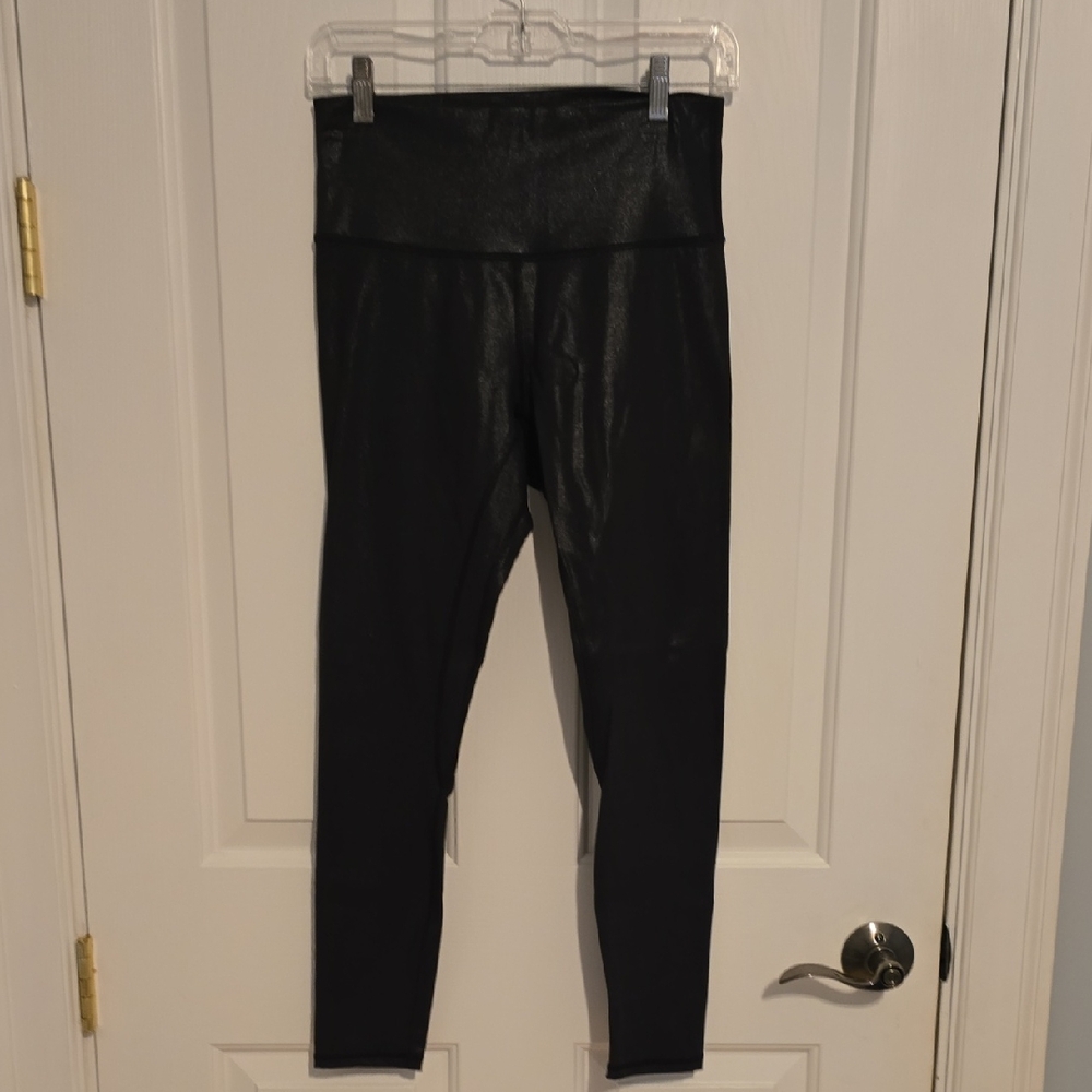 Pink Lily Black Shiny Leggings